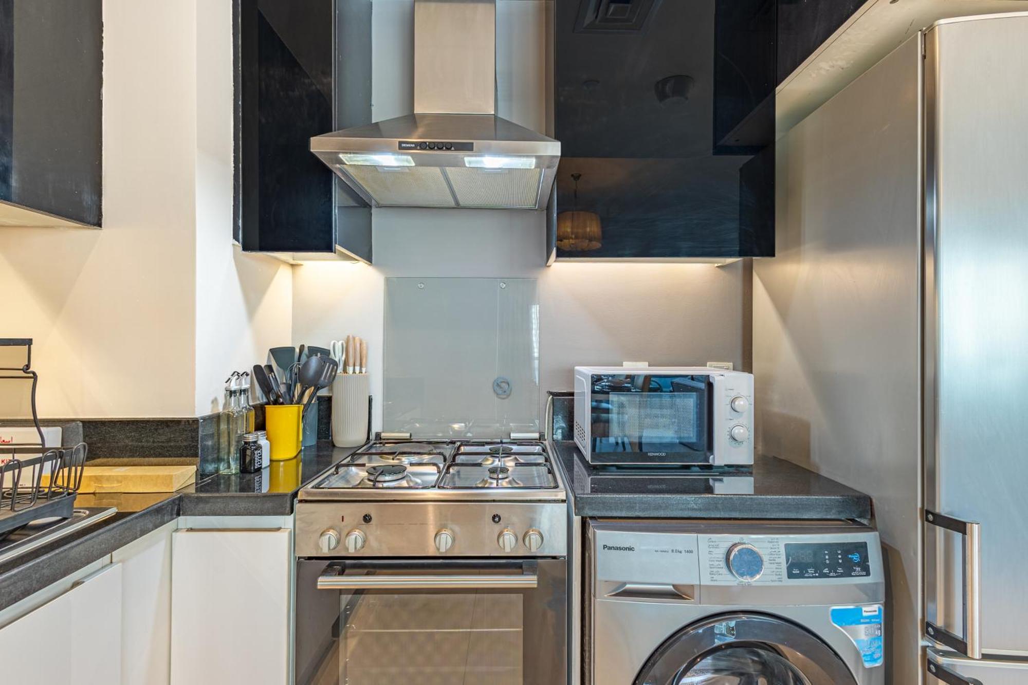 Spacious 1br - Balcony & Pool View - Capital Bay Apartment *