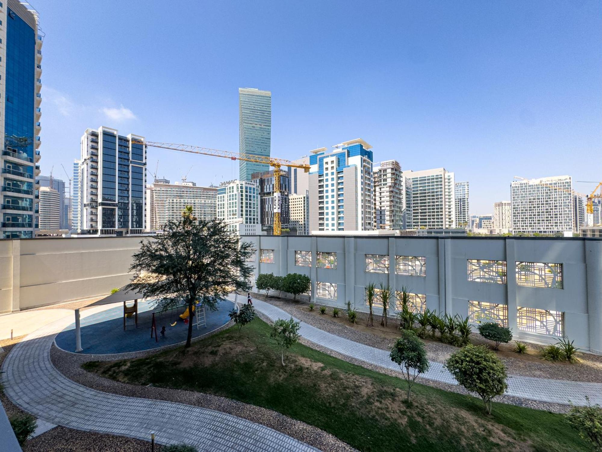 Spacious 1br - Balcony & Pool View - Capital Bay Dubai