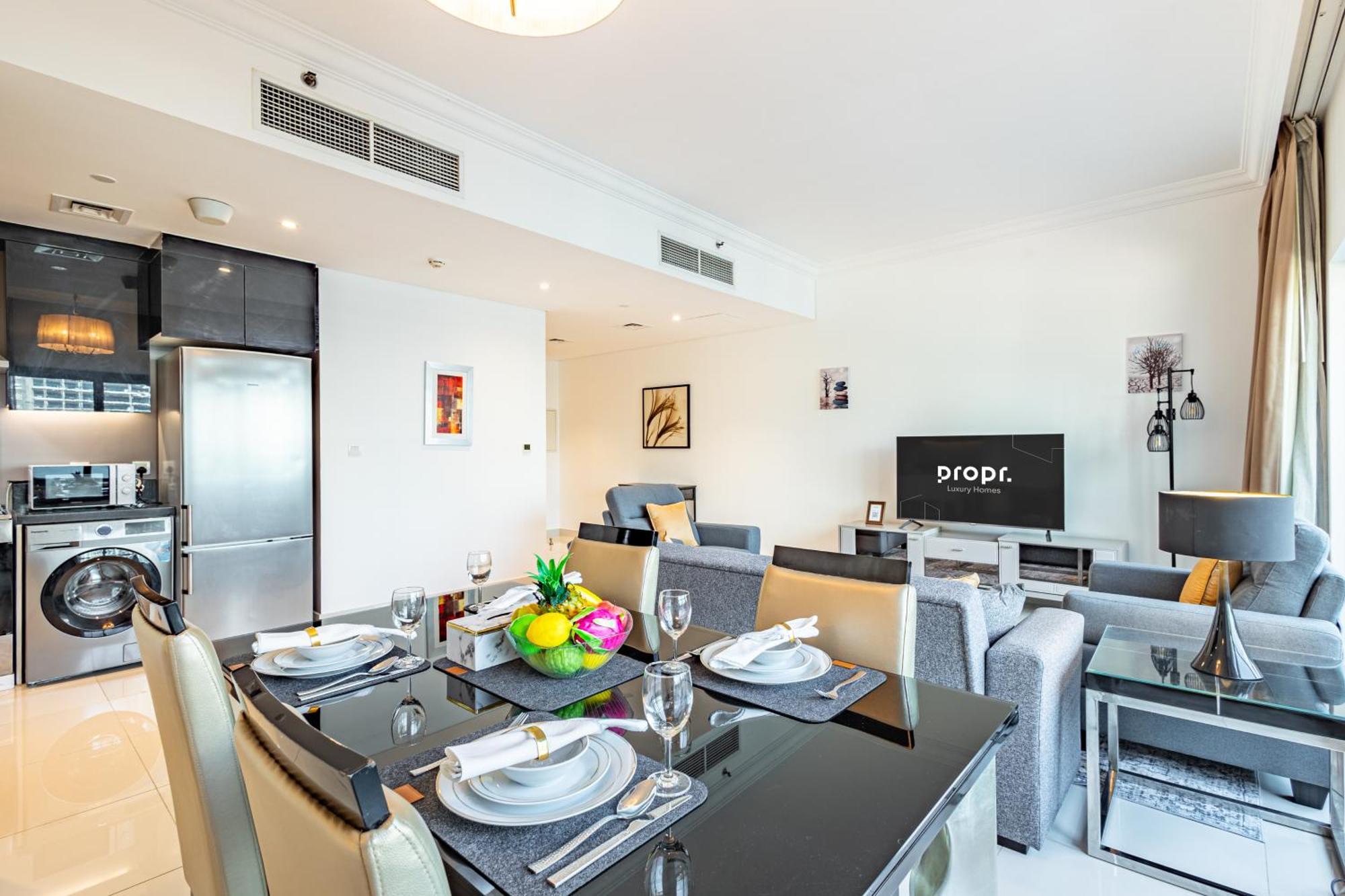 Apartment Spacious 1br - Balcony & Pool View - Capital Bay