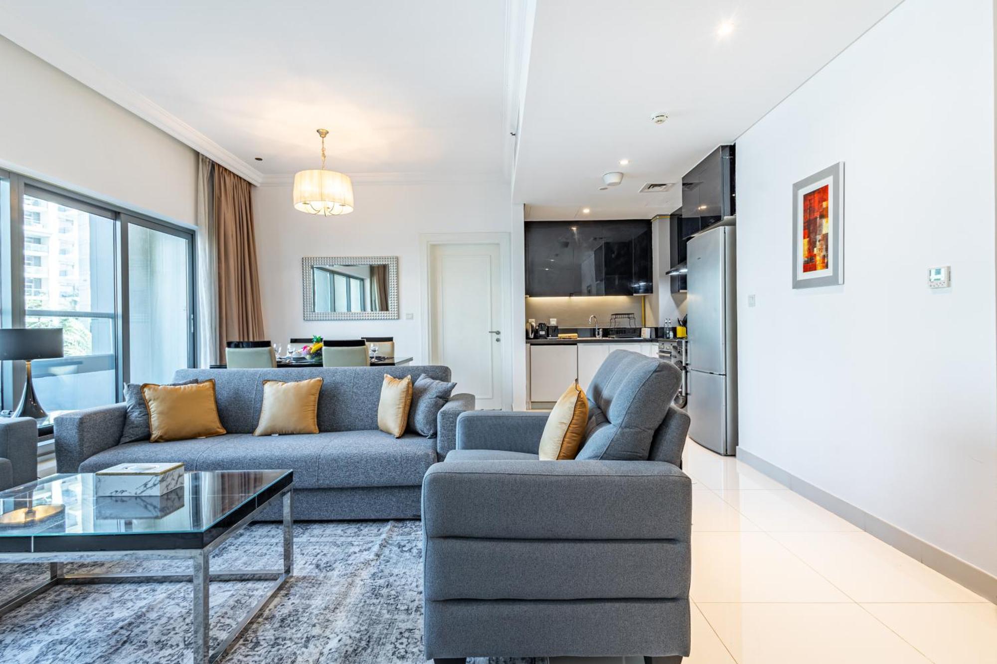 Apartment Spacious 1br - Balcony & Pool View - Capital Bay Dubai