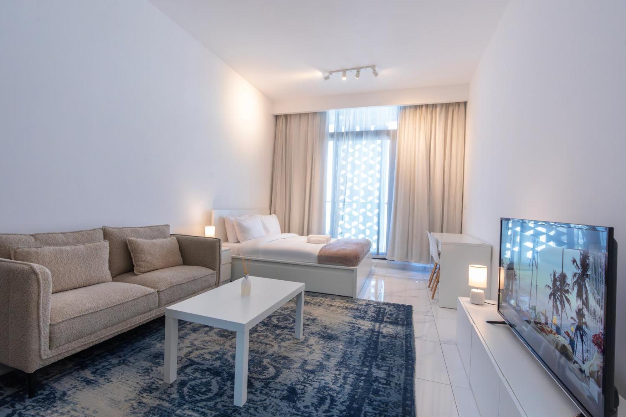 Vibrant With Gym Access Dubai