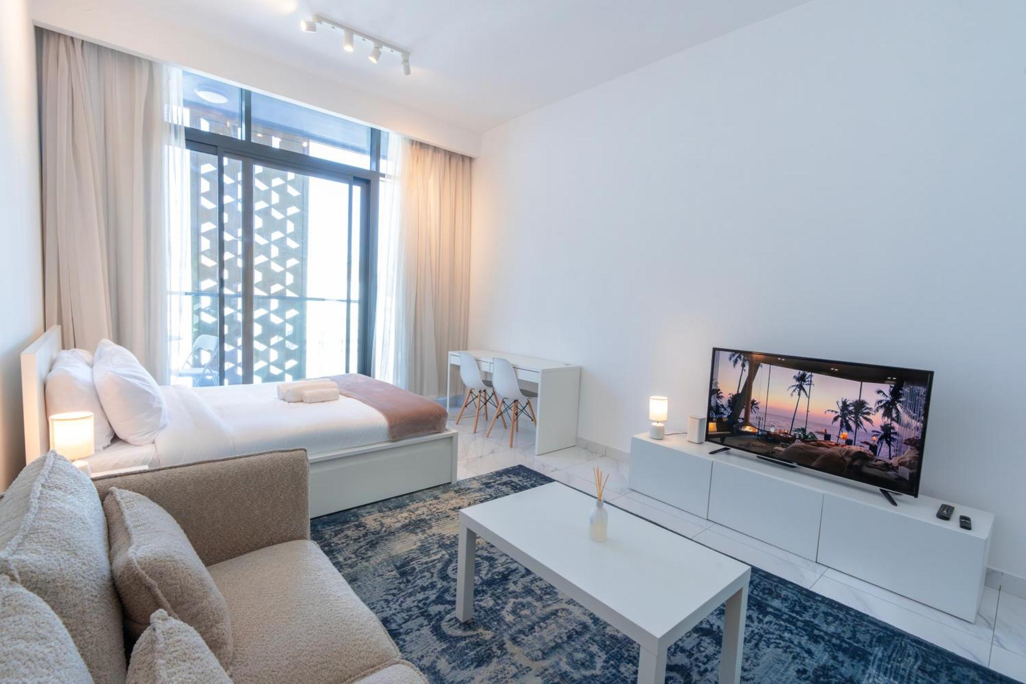 Apartment Vibrant With Gym Access