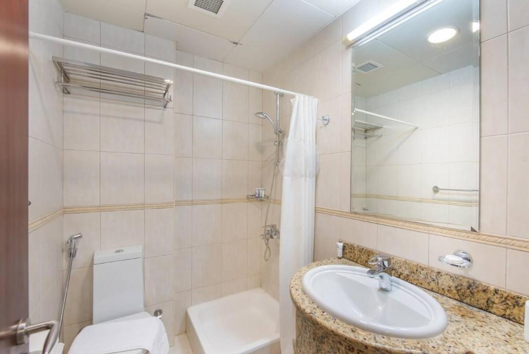 Scenic 2br Near In Princess Tower Marina *
