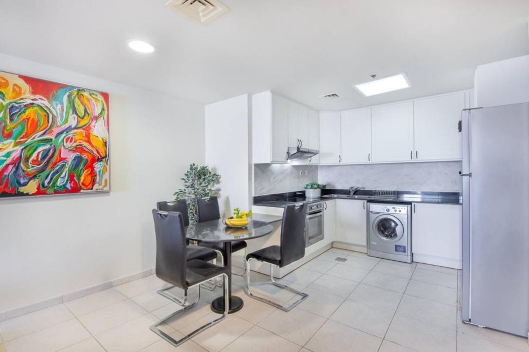 Scenic 2br Near In Princess Tower Marina *