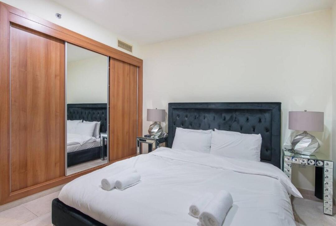 Scenic 2br Near In Princess Tower Marina