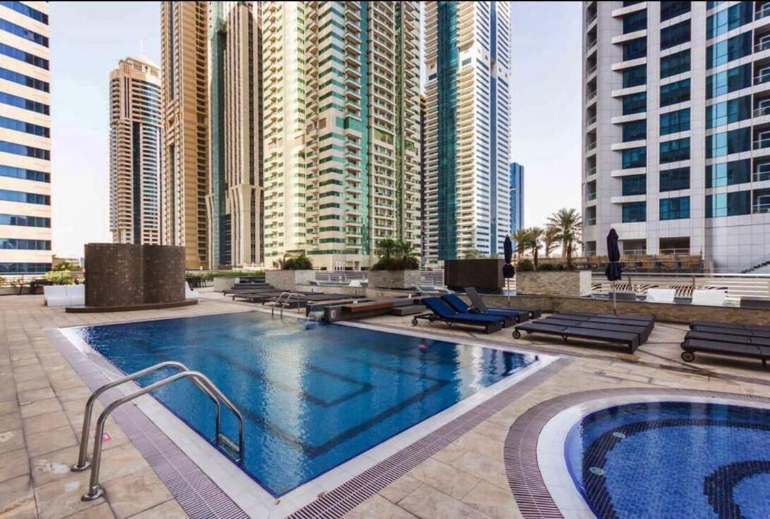 Scenic 2br Near In Princess Tower Marina *