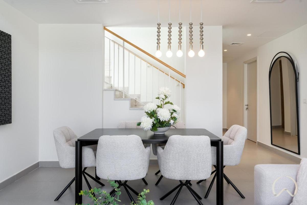 4br In Hills Estate