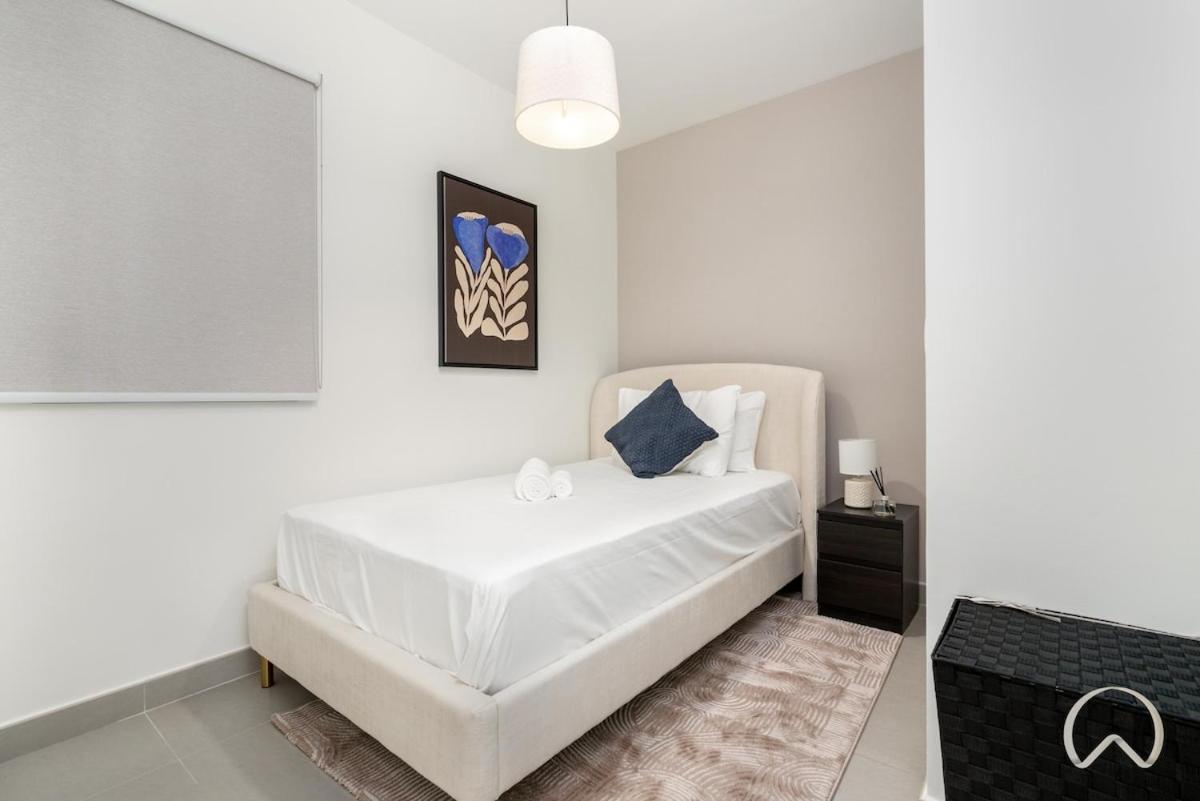 Holiday home 4br In Hills Estate Dubai