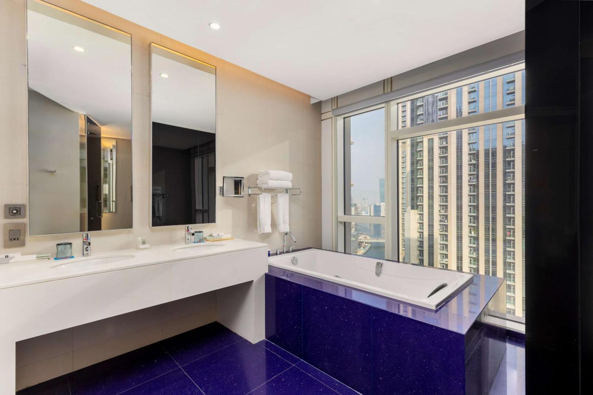 V Dubai, Curio Collection By Hilton