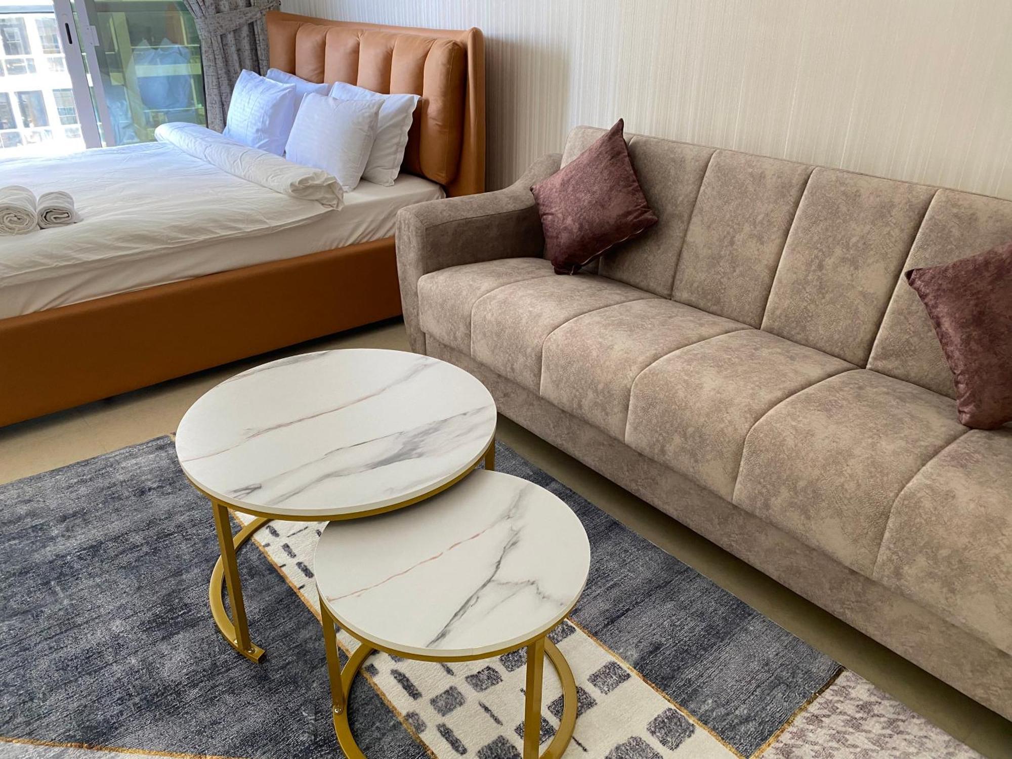 Phineek Exquisite Luxury Uniestate Sports Apartment Dubai