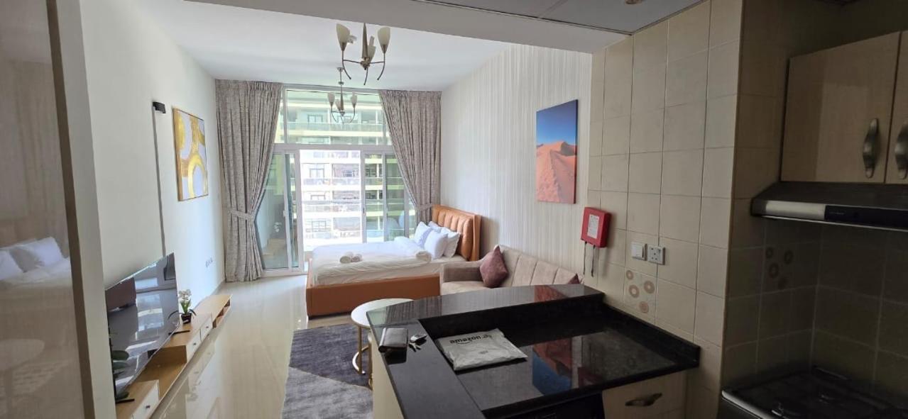 Phineek Exquisite Luxury Uniestate Sports Apartment