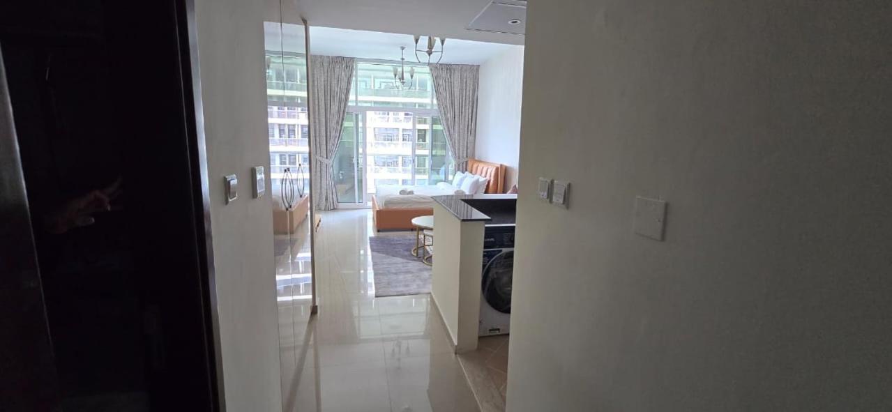 Phineek Exquisite Luxury Uniestate Sports Apartment Dubai
