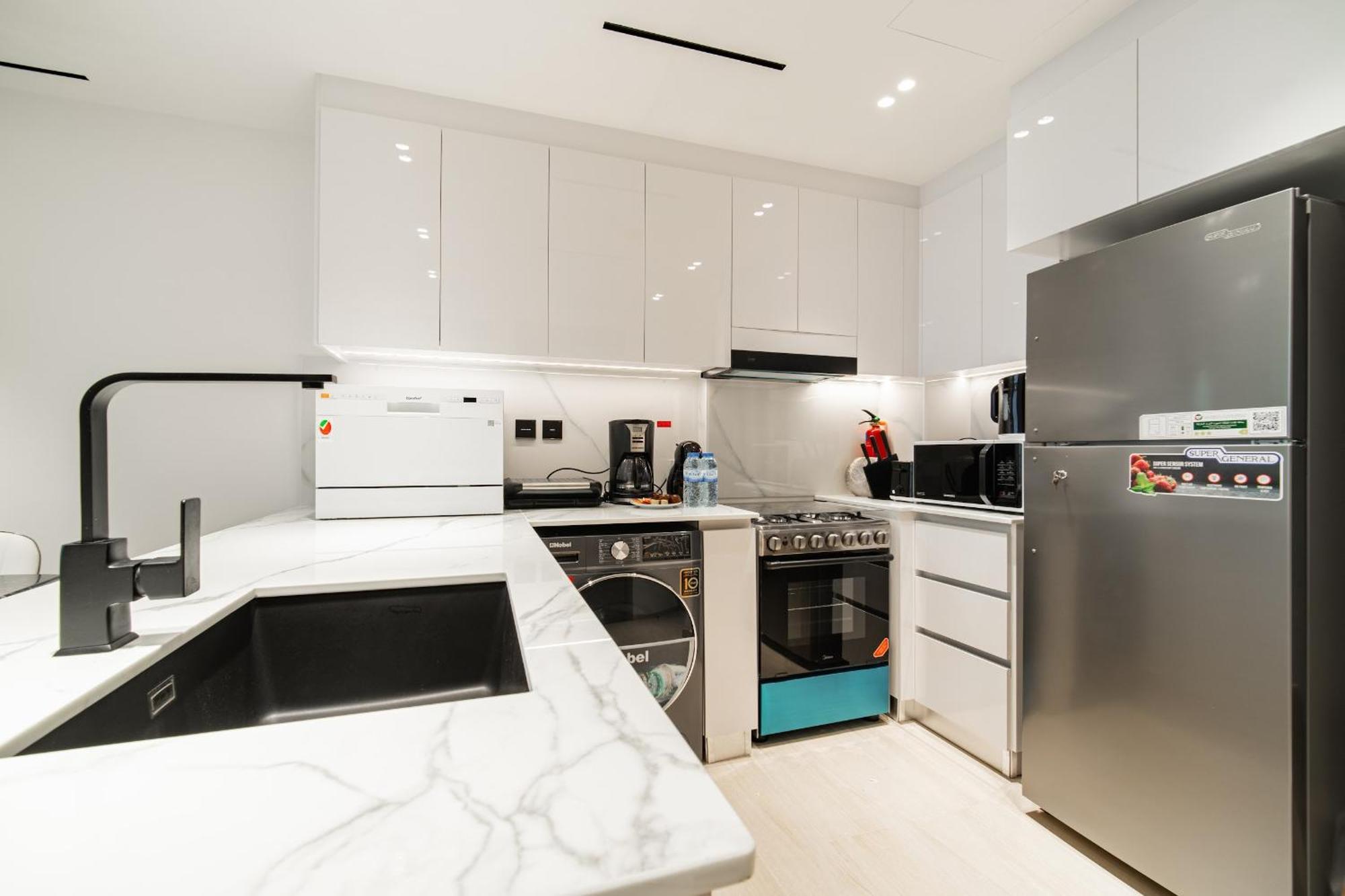 New Jvc 1br With 29th Floor View - Calm And Kid-ready