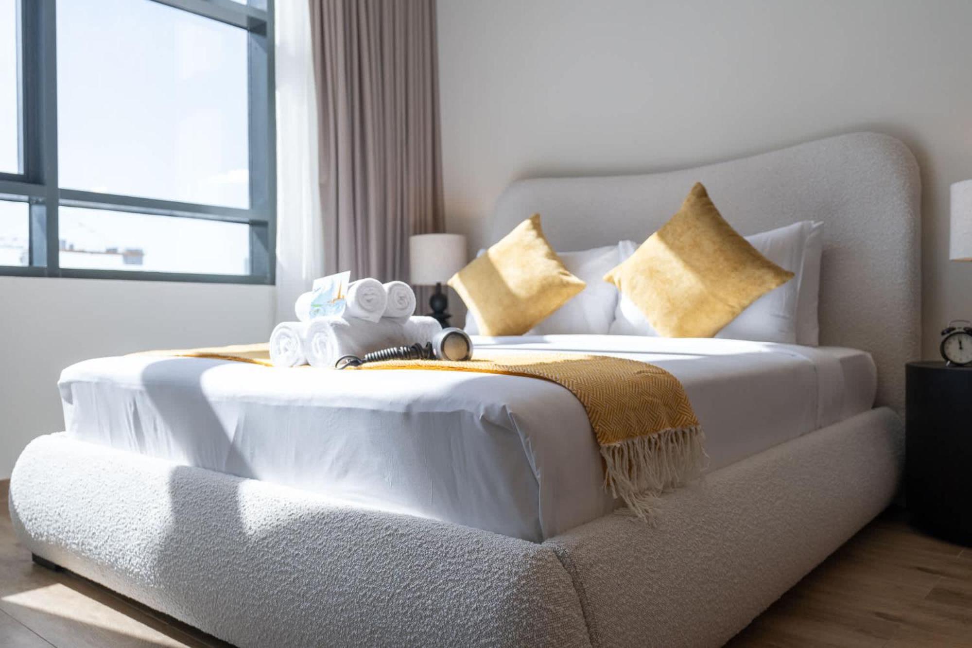 Mesmerizing Located In The Center Of Jvc Apartment