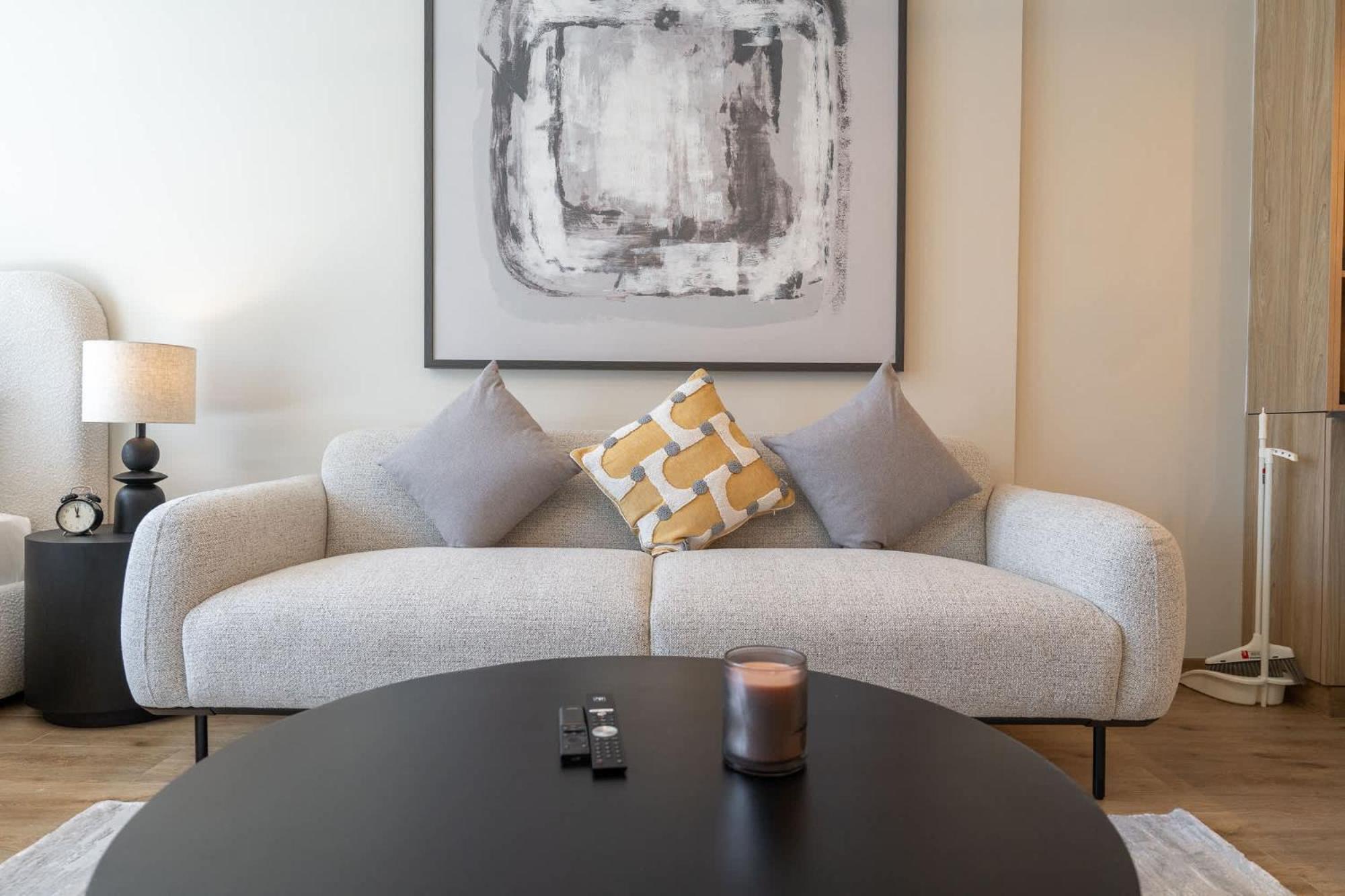 Apartment Mesmerizing Located In The Center Of Jvc