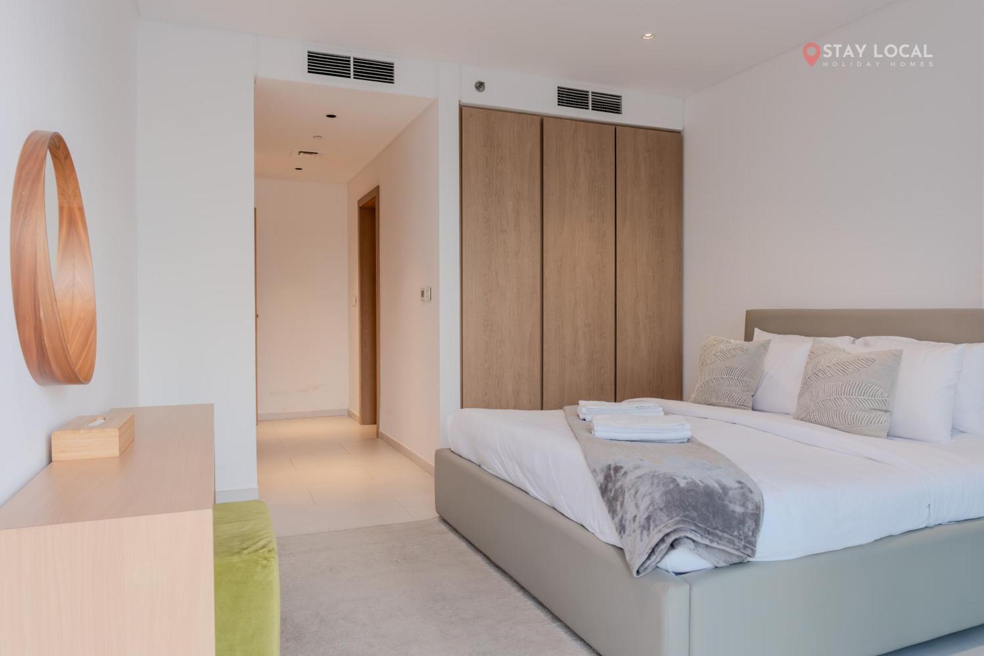 Downtown Dreams I Modern 2br Getaway I Iconic Full Burj Khalifa Views I Near Mall Dubai