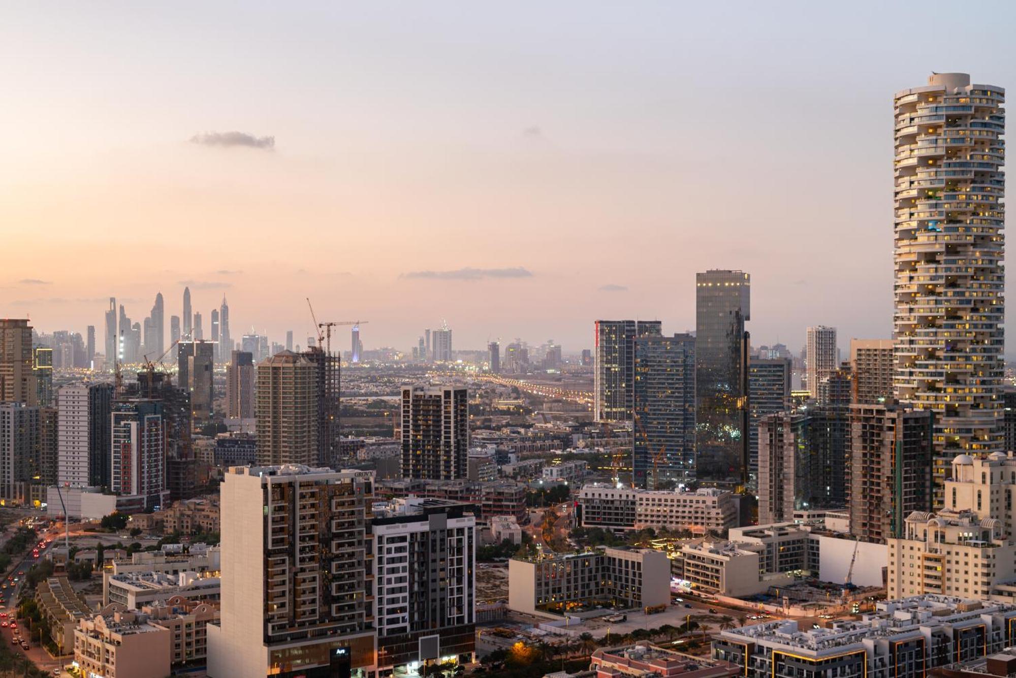 Jvc 1br With Skyline View - Near Circle Park & Marina Dubai