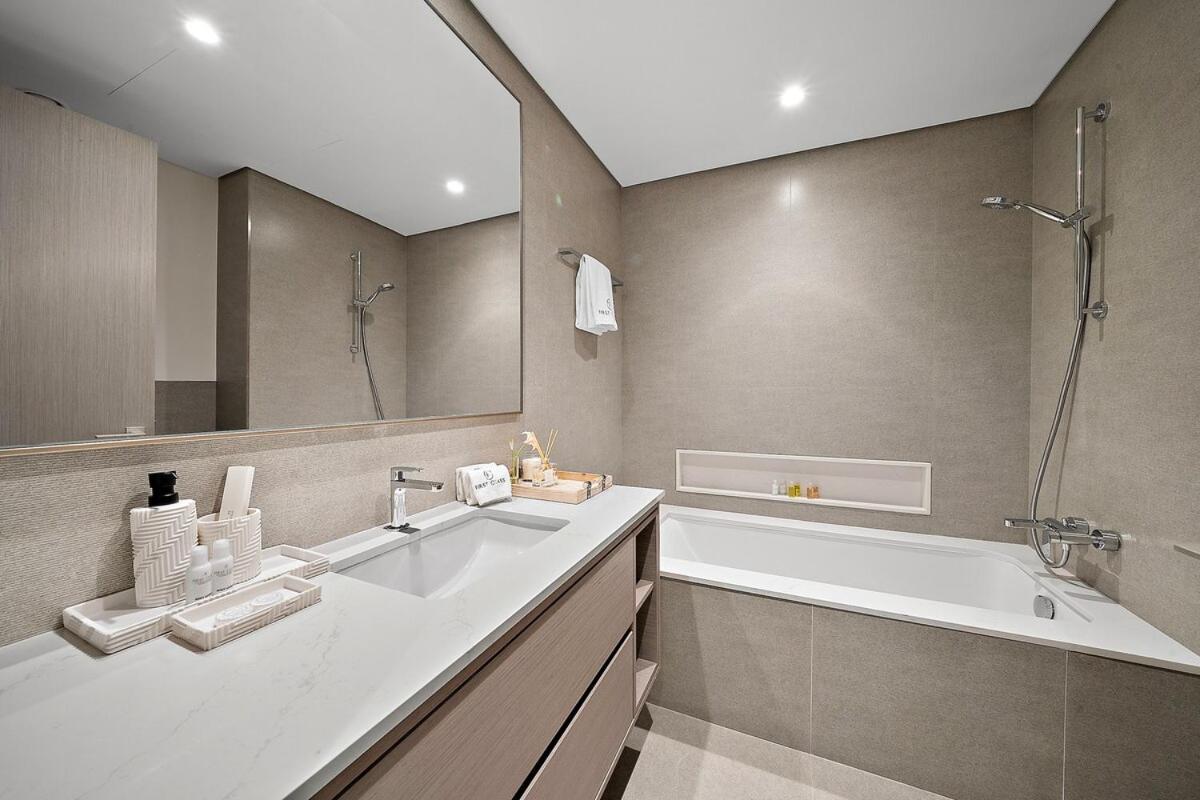 First Class 2br Burj Khalifa & Fountain View Apartment