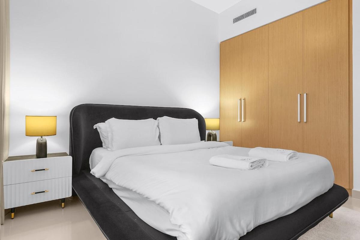 First Class 2br Creek Harbour & Burj Views *