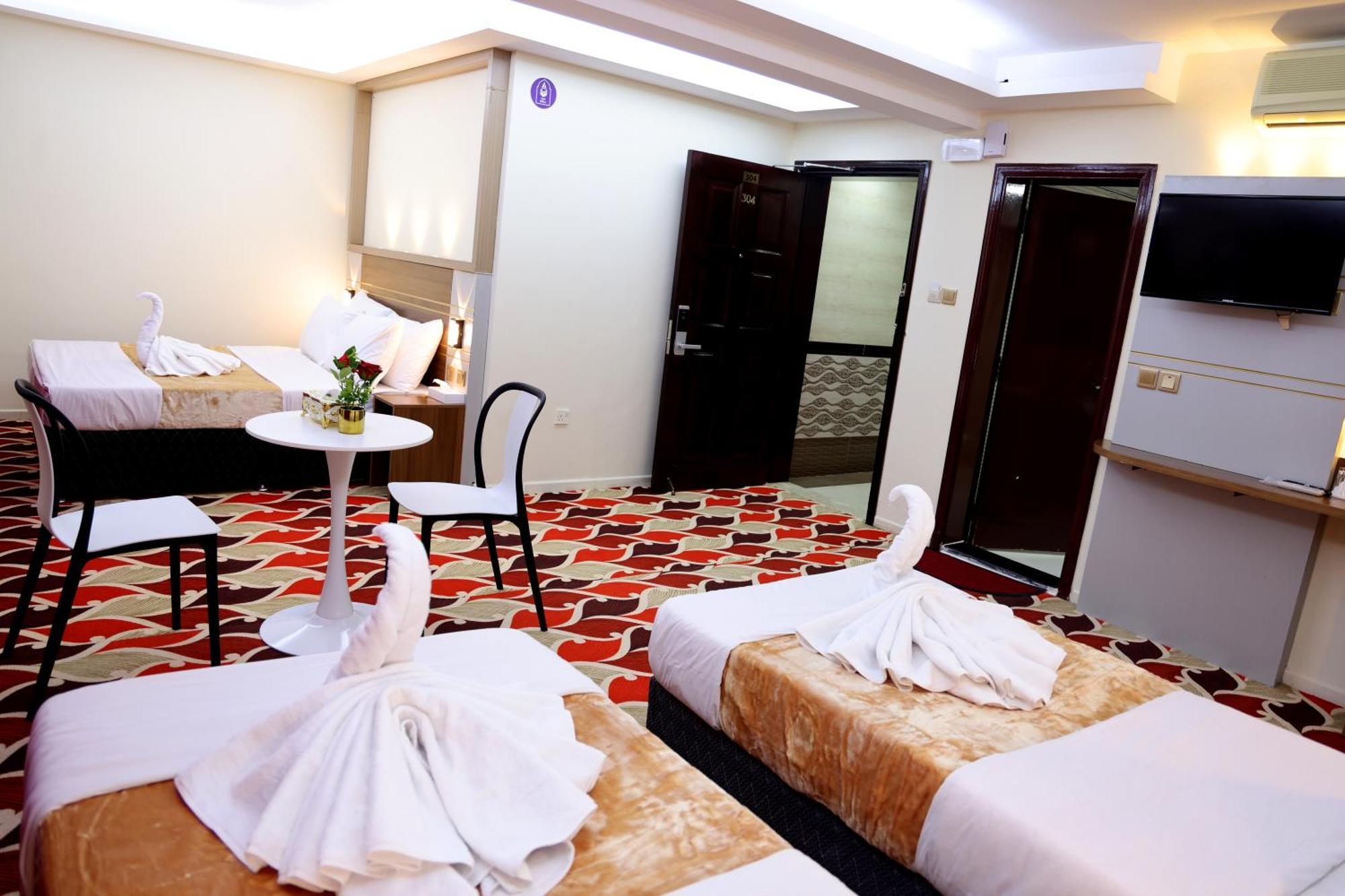 Tanha Park Hotel *