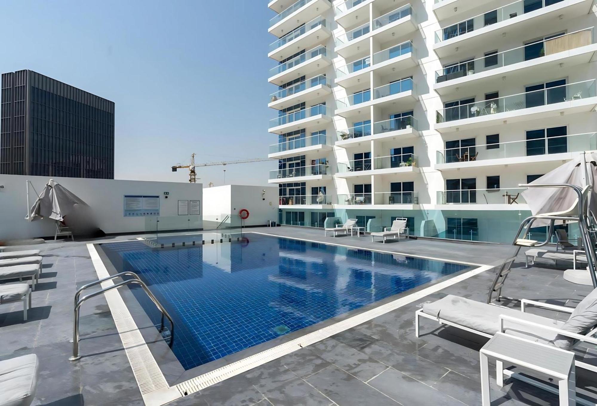 Sleek & Modern In Business Bay * Dubai