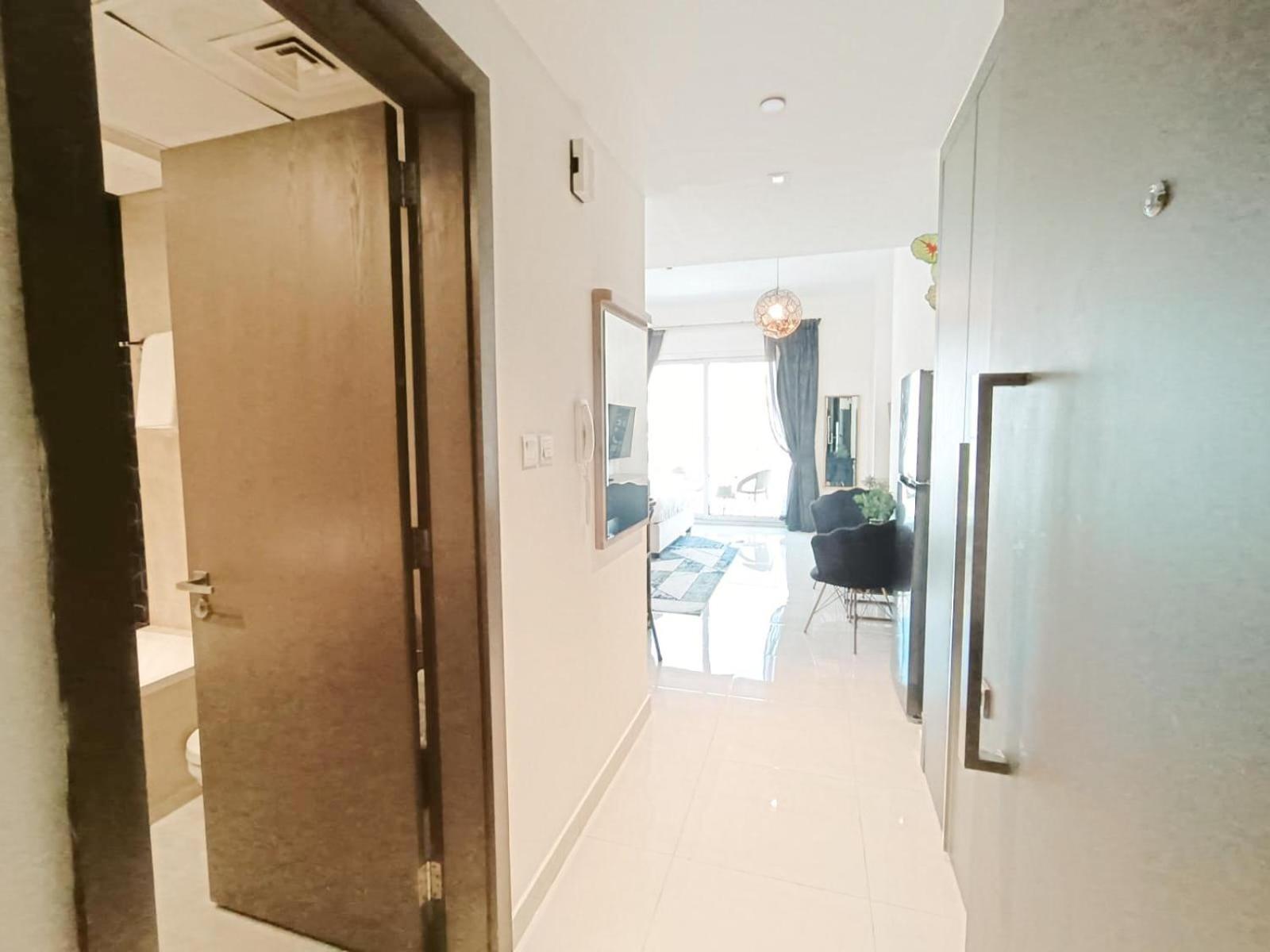 Sleek & Modern In Business Bay Apartment Dubai