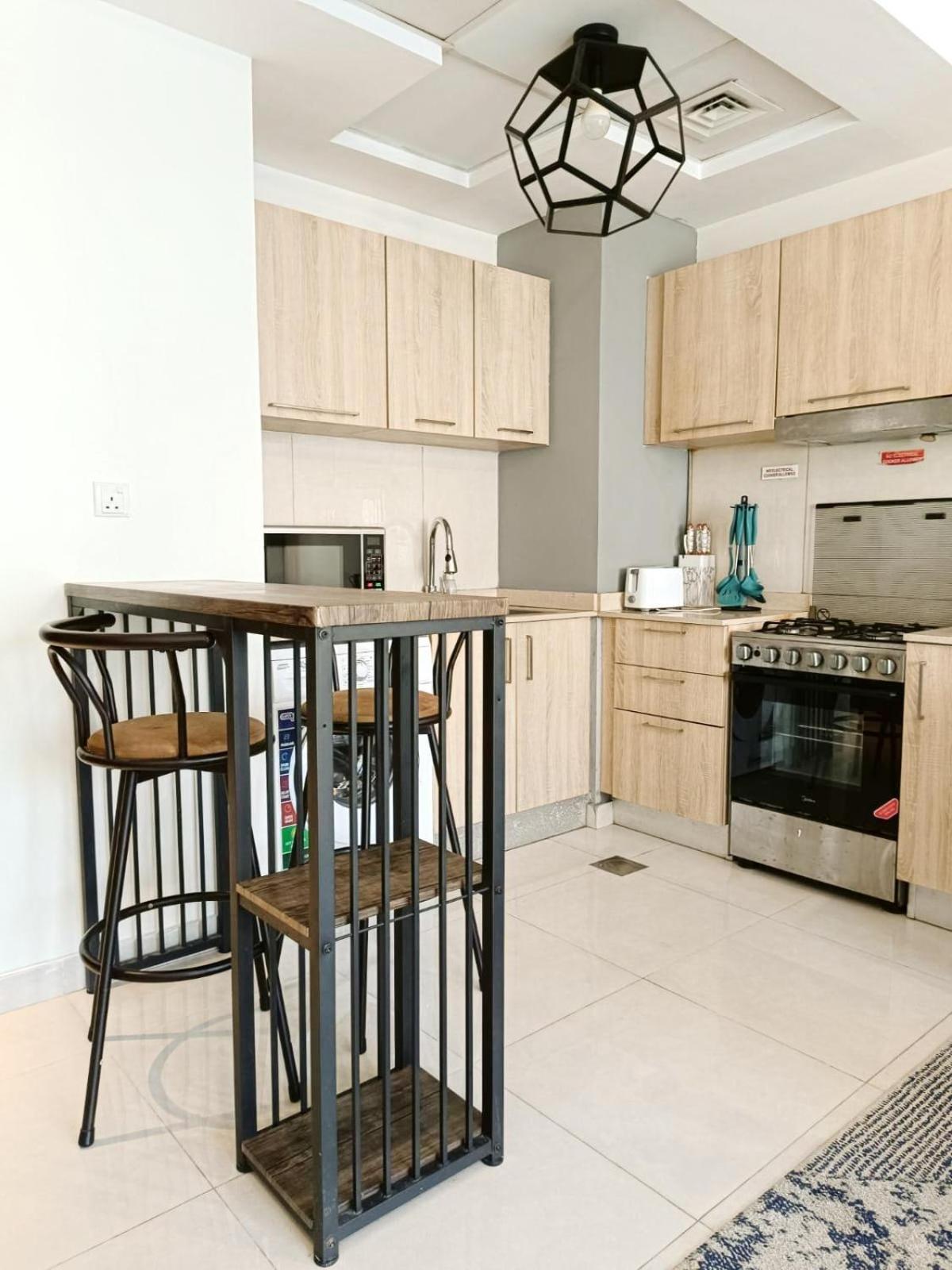 Sleek & Modern In Business Bay Apartment *