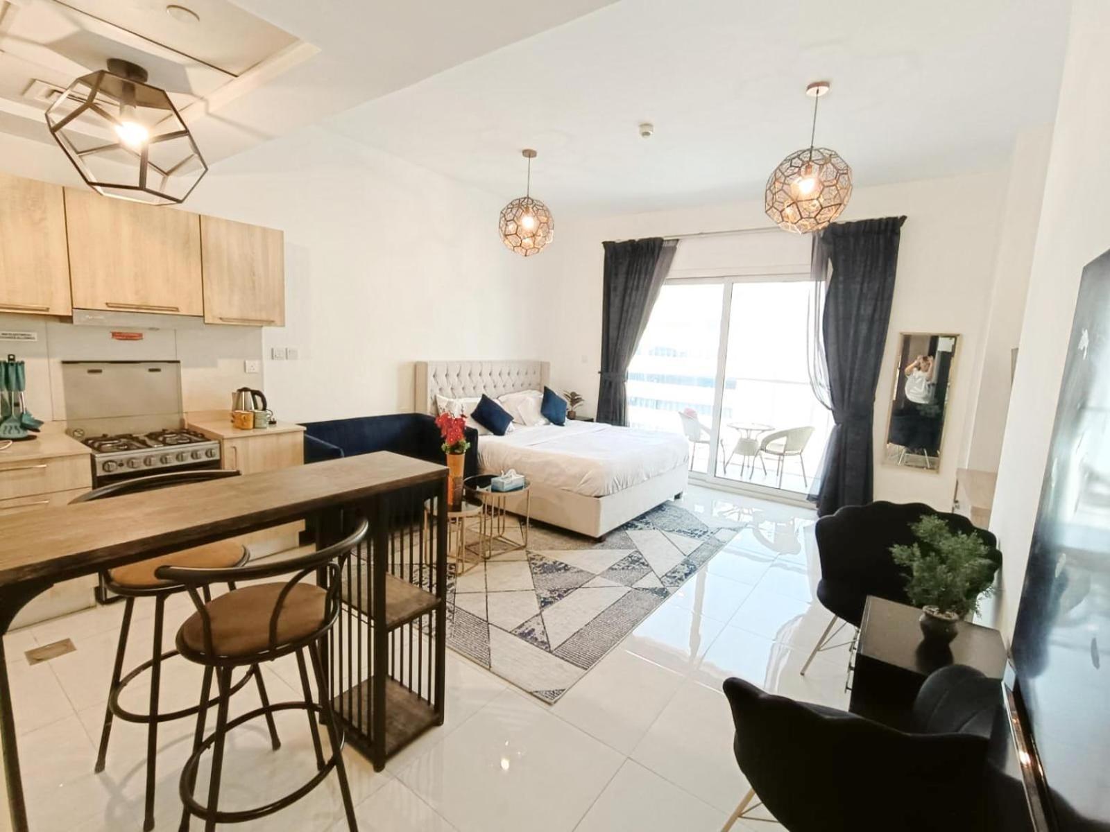 Sleek & Modern In Business Bay Apartment Dubai