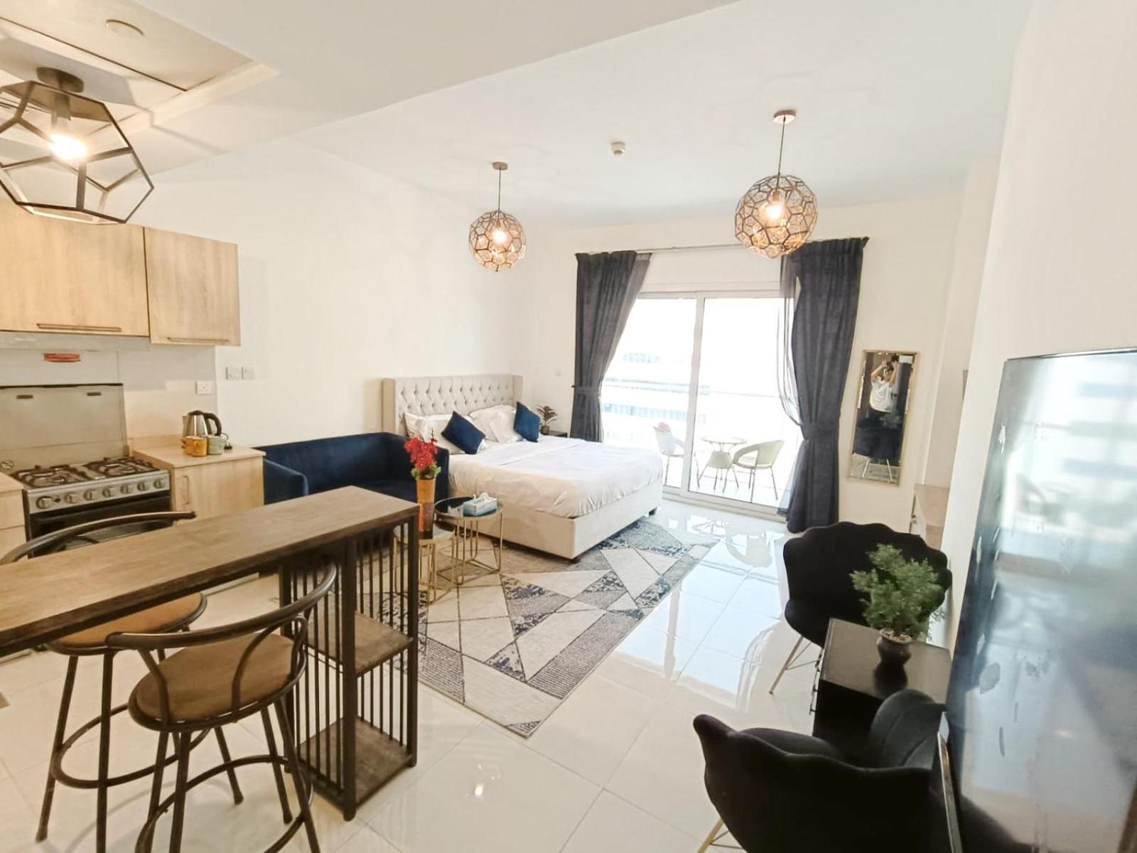 Apartment Sleek & Modern In Business Bay Dubai