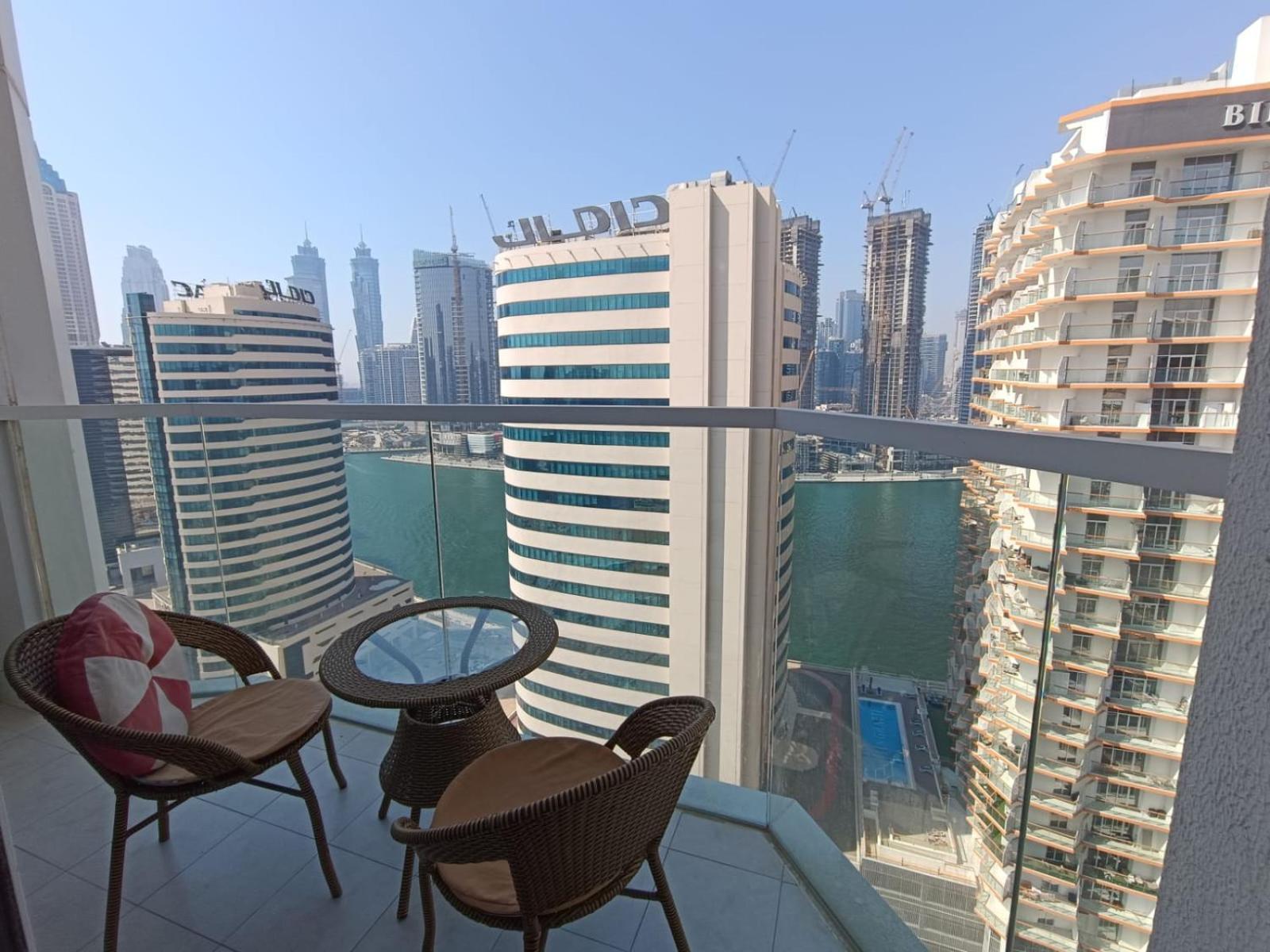 Sleek & Modern In Business Bay * Dubai