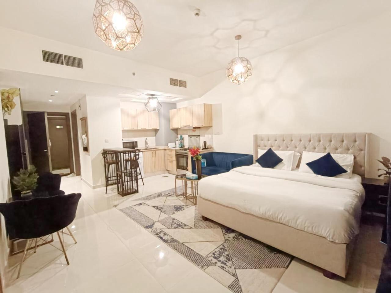 Sleek & Modern In Business Bay Apartment *
