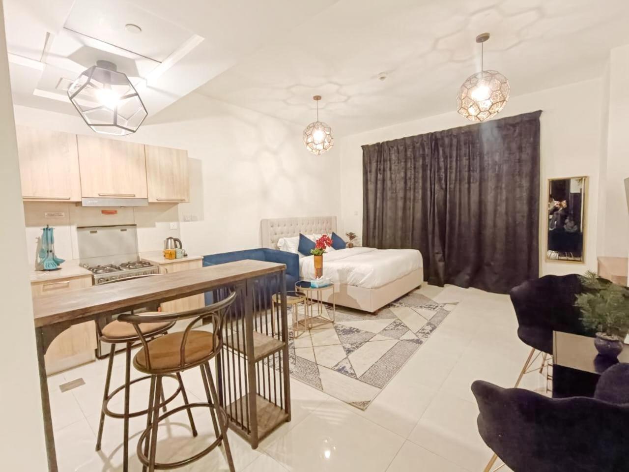 Sleek & Modern In Business Bay * Dubai