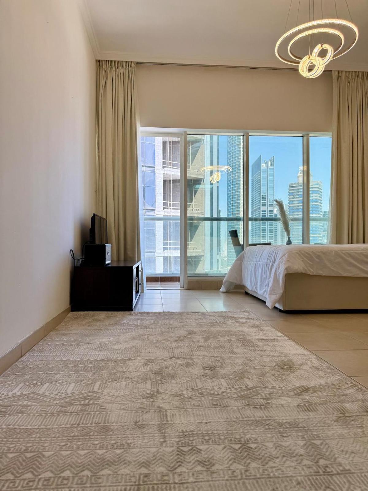Luxury 1br Downtown View Near Mall Apartment Dubai