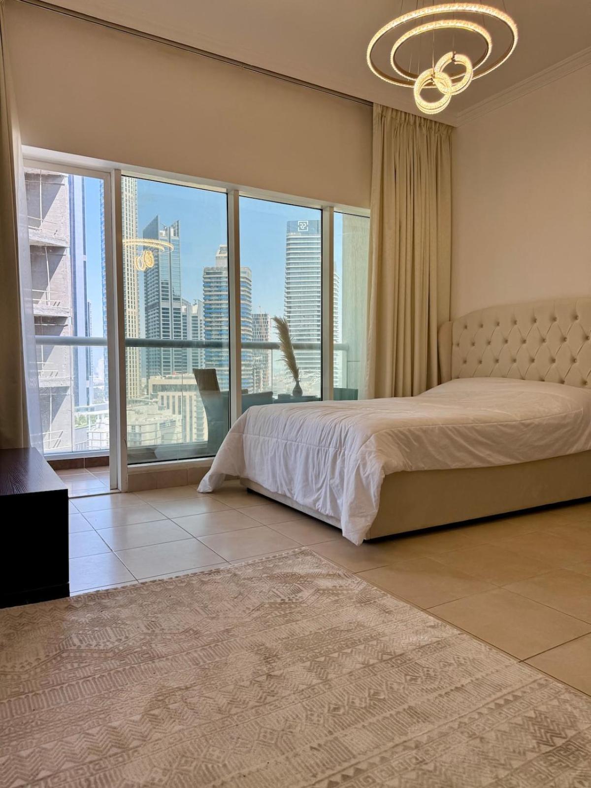 Apartment Luxury 1br Downtown View Near Mall Dubai
