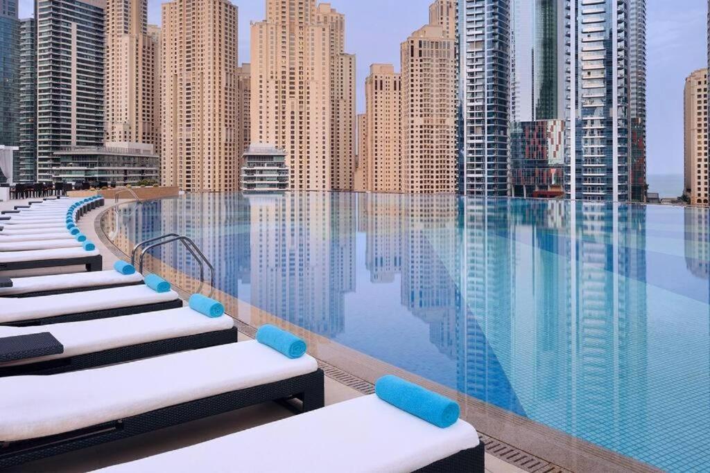 Apartment Luxe Living At Jw Marriott The Address Marina