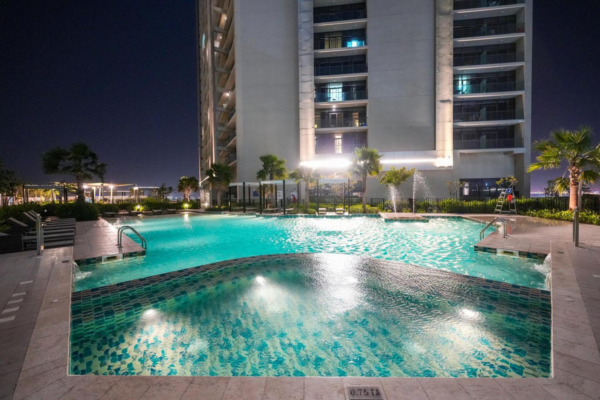 Urbanhomes - Luxury And Cozy 3bdr In Business Bay Canal View *