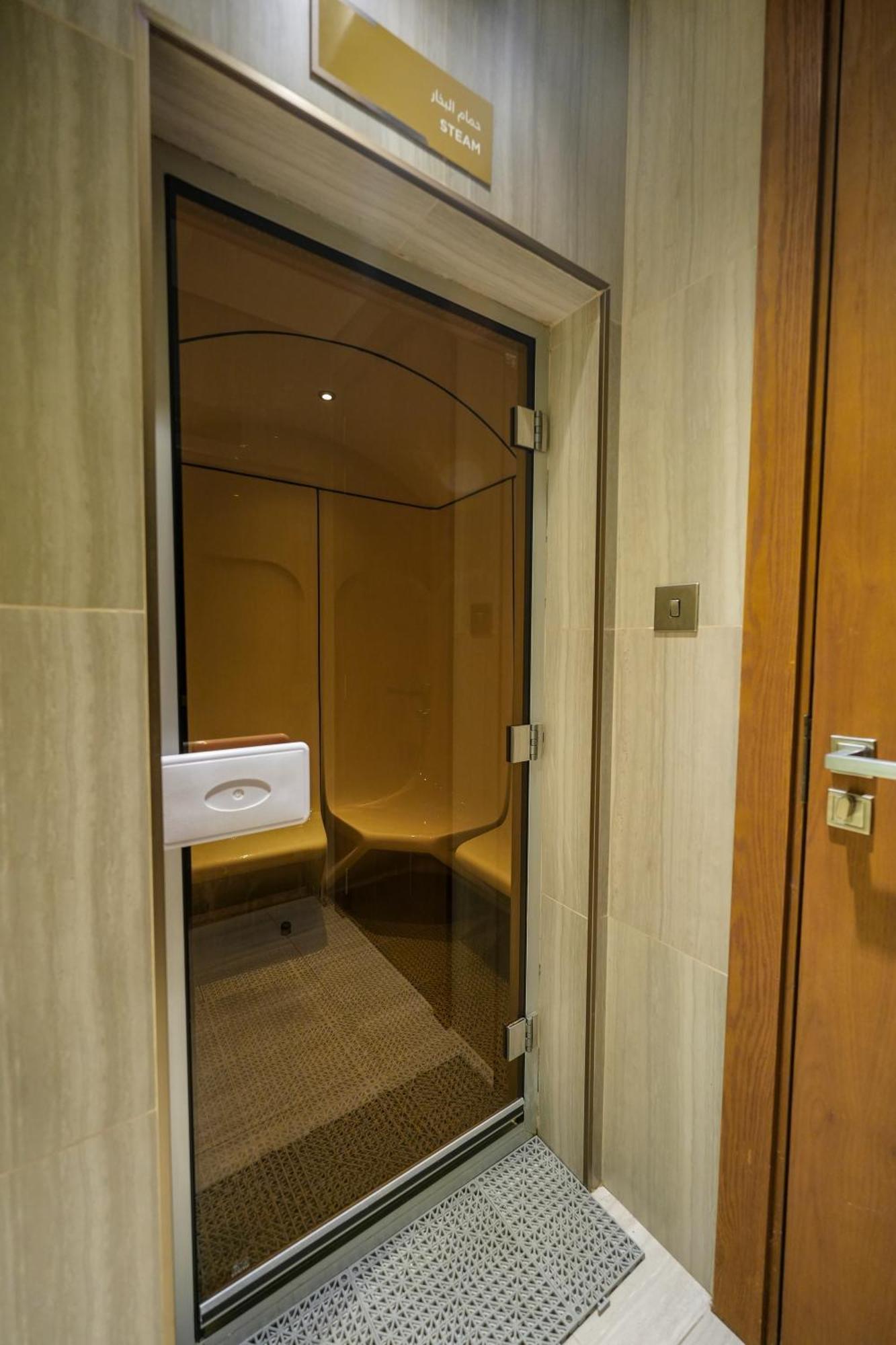 Urbanhomes - Luxury And Cozy 3bdr In Business Bay Canal View Apartment *