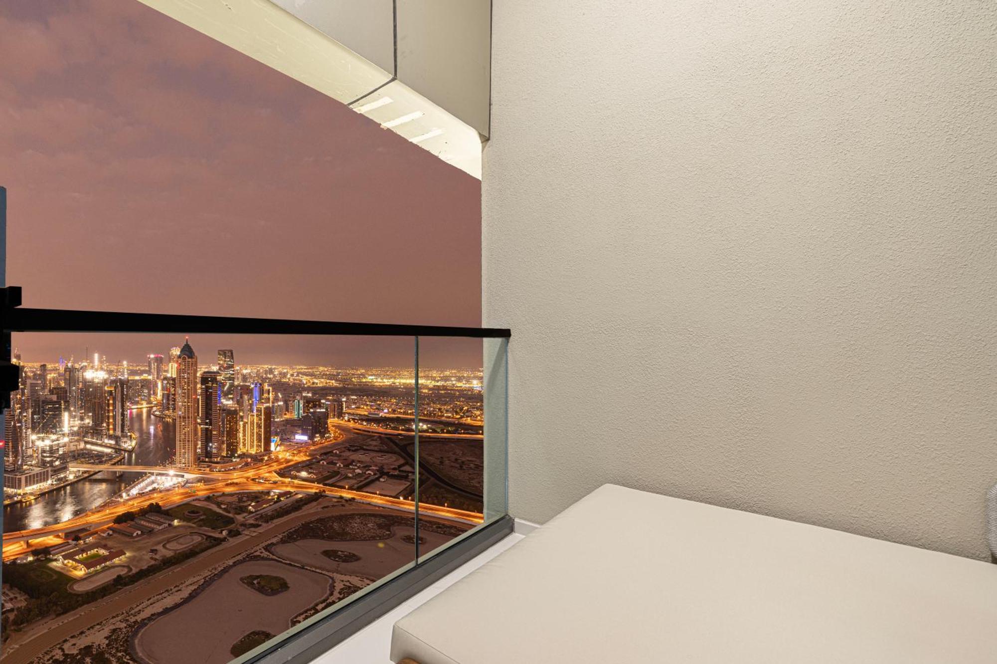 Urbanhomes - Luxury And Cozy 3bdr In Business Bay Canal View Apartment *