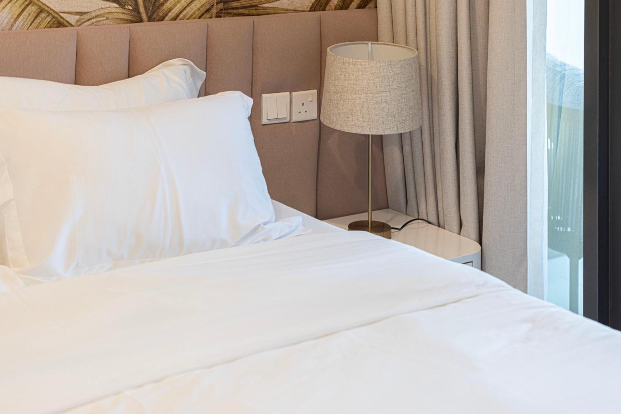 Urbanhomes - Luxury And Cozy 3bdr In Business Bay Canal View *