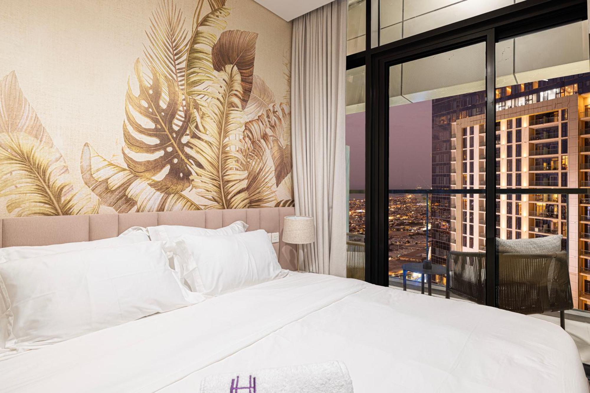 Urbanhomes - Luxury And Cozy 3bdr In Business Bay Canal View Dubai
