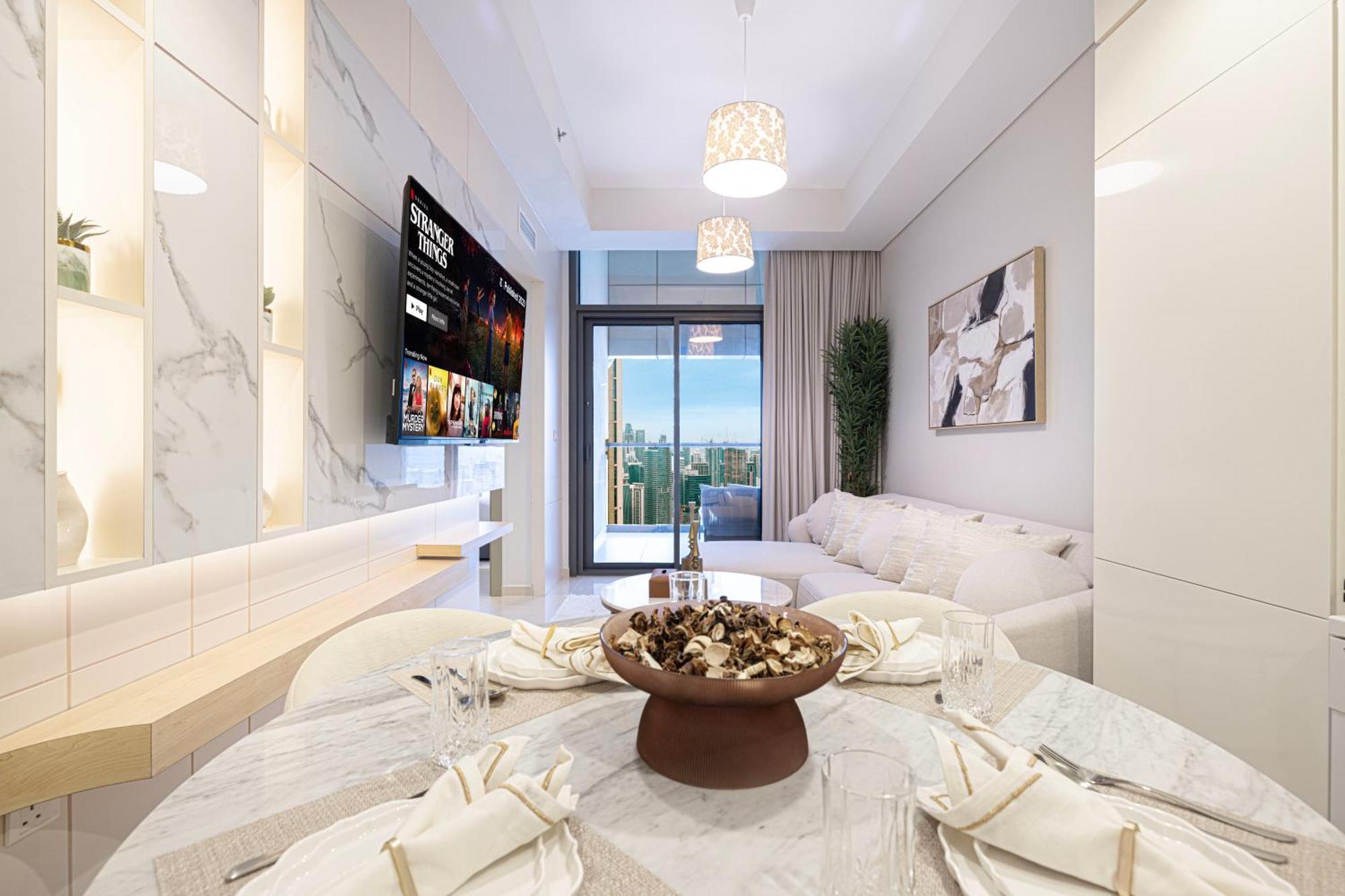 Urbanhomes - Luxury And Cozy 3bdr In Business Bay Canal View