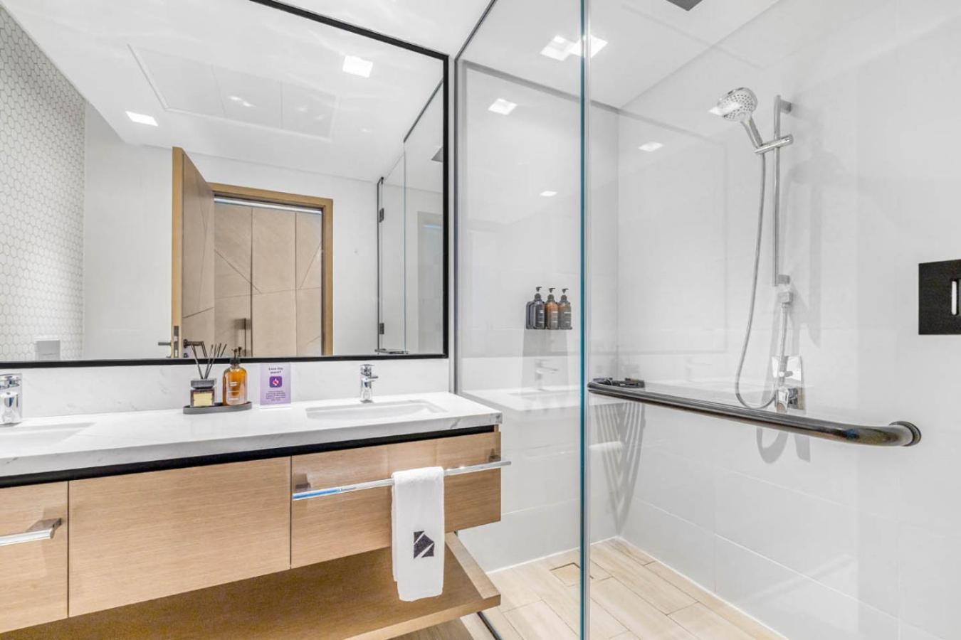 New And Creek View 2br In Palace Residences Apartment *