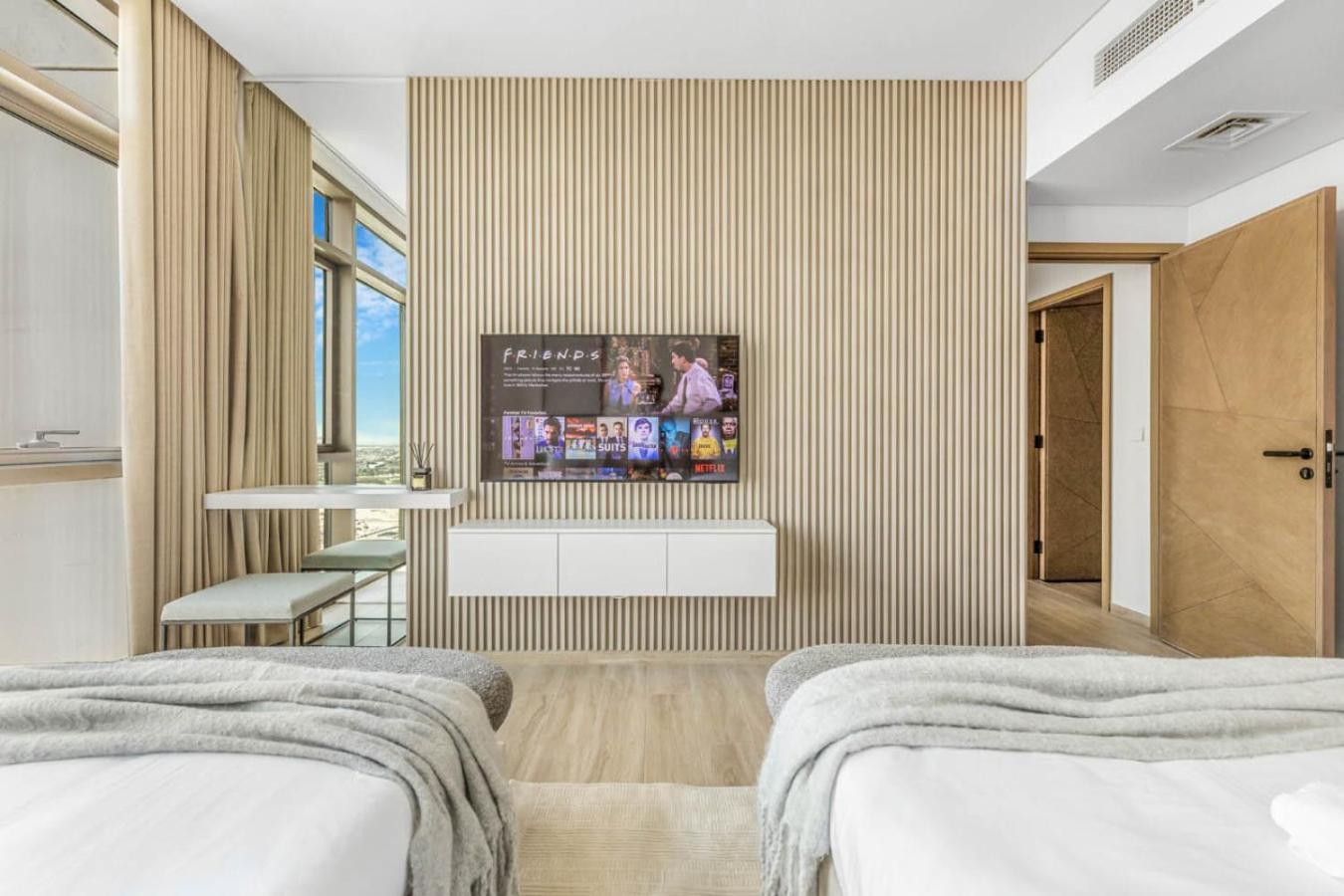 New And Creek View 2br In Palace Residences Apartment *