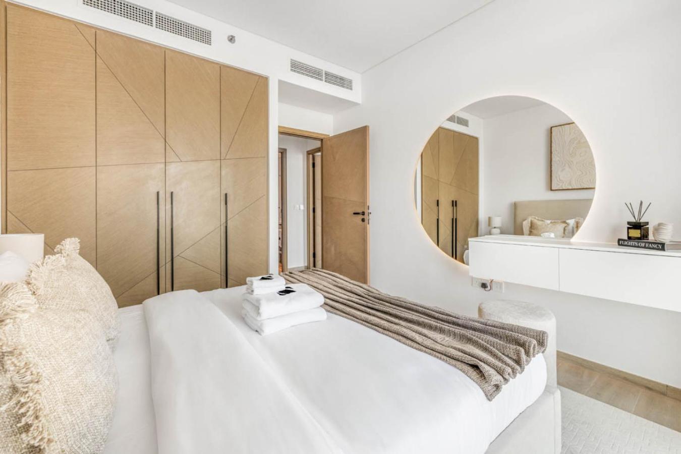 New And Creek View 2br In Palace Residences Apartment *