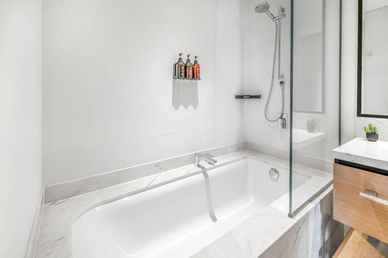 New And Creek View 2br In Palace Residences Apartment Dubai