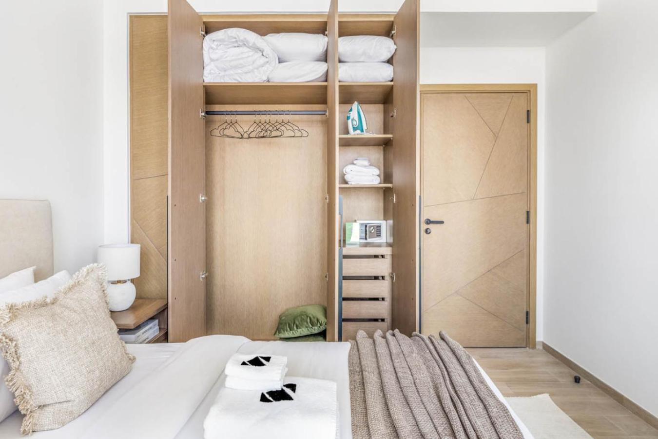 New And Creek View 2br In Palace Residences