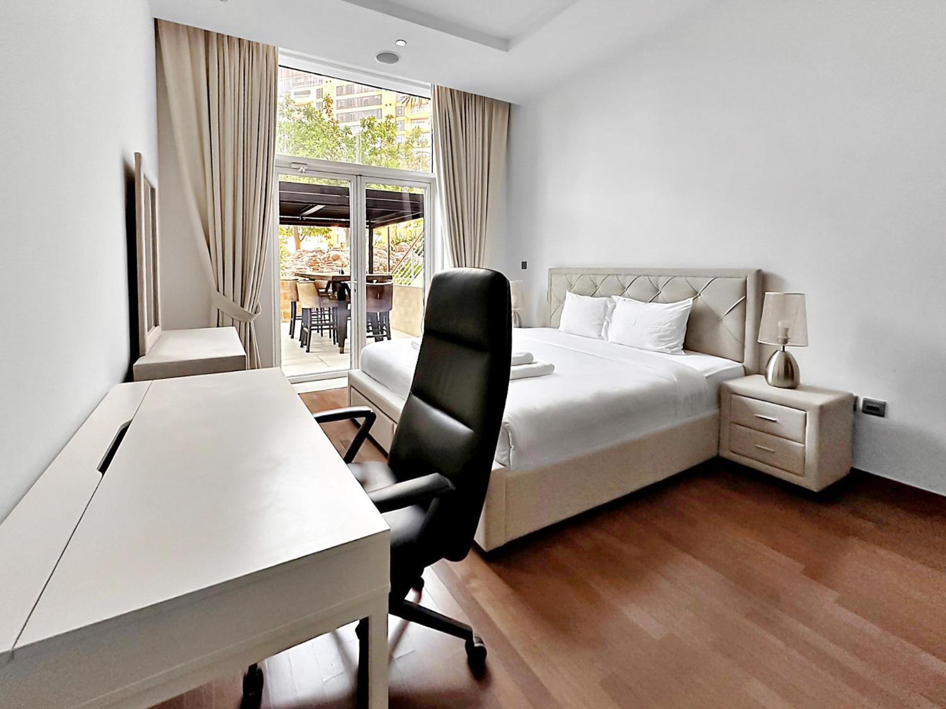 Vayk - Spacious 2 Bd With Access & Private Gym On Palm Jumeirah Apartment