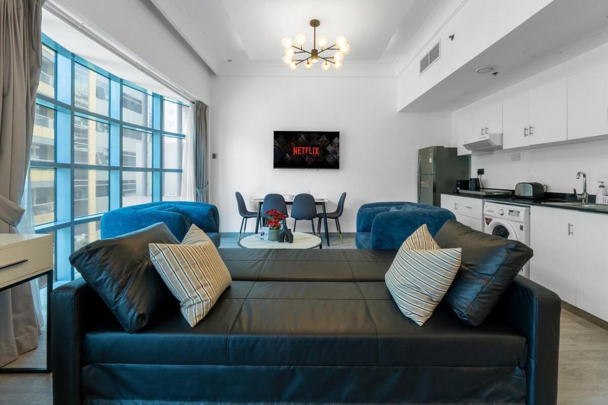 Modern Spacious In Barsha Heights Apartment