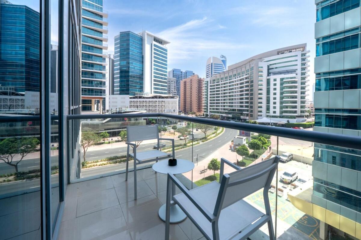 Modern Spacious In Barsha Heights Apartment