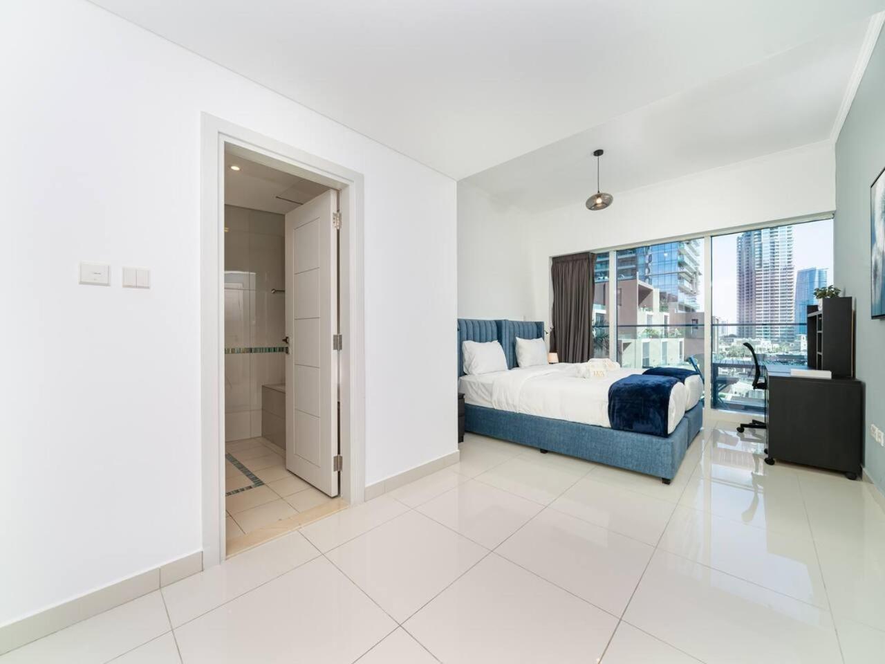 Apartment Luxury Damac 2-bed With Stunning Marina Views *